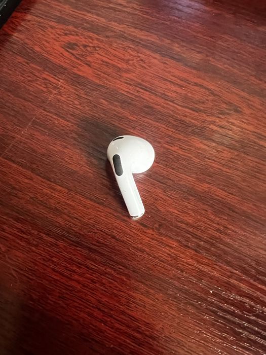 Правое ухо Airpods 3
