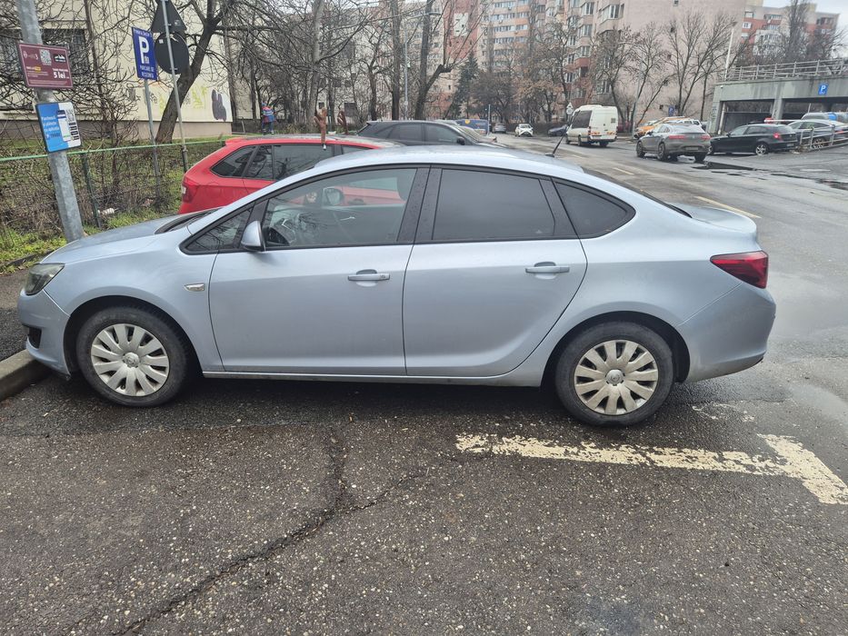 Inchiriez  opel astra j pt uber si bolt