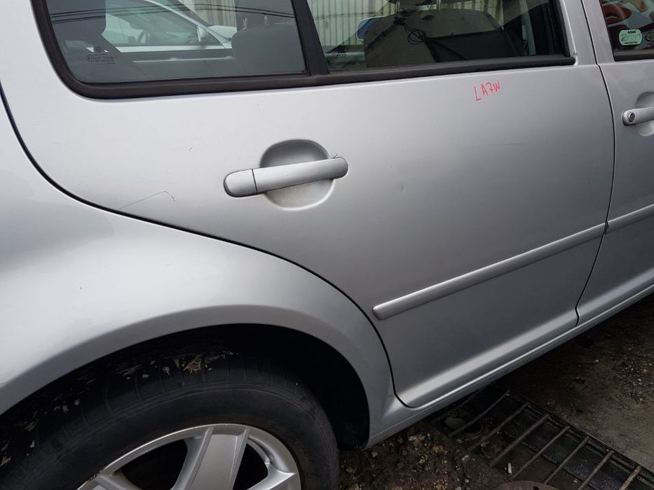 Usa / Portiera Dreapta Spate VW Bora Berlina / Sedan 1998 - 2005 Cod Culoare LA7W