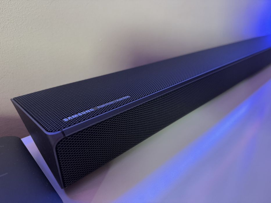 Продавам саунбар Samsung Harman/Kardon 3.1.2 с комплект допълнителни задни, безжични съраунд колони