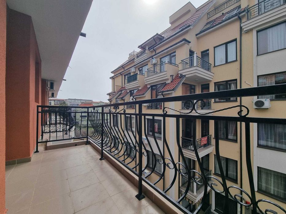 Двустаен апартамент в сграда без такса подръжка Viilla Venezia, Свети Влас