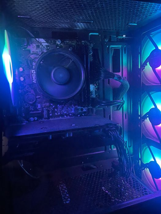 Гейминг компютър за cs2