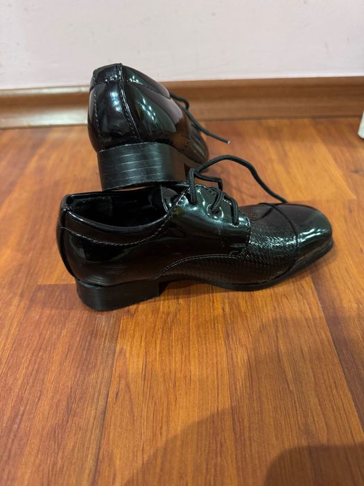 Елегантни обувки за момче, 25 номер