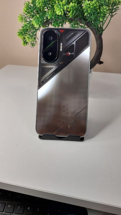 POCO F7 12/256GB Silver • Гаранция 11.2027 • Като нов + калъфи