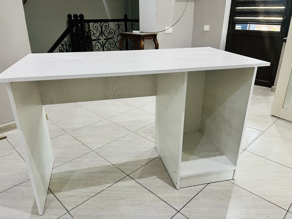 Продам компьютерный стол в хорошем состоянии