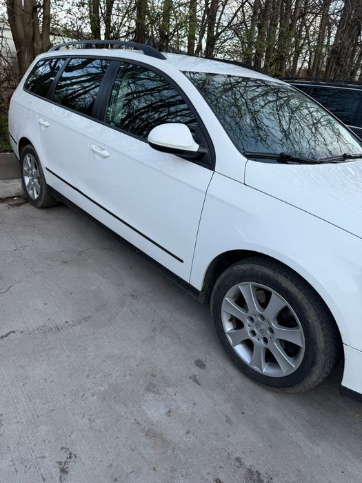 Vând Volkswagen Passat b6 2010 stare perfecta clima automata