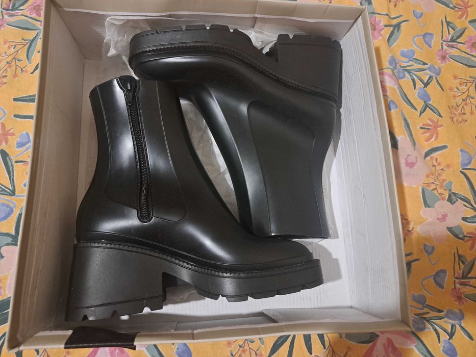 Дамски гумени боти