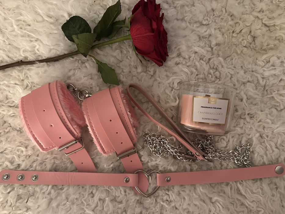 Set catuse roz cu choker si lant