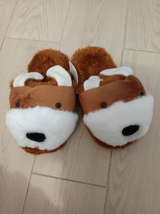 Papuci noi 32- 33 + un trenuleț cadou