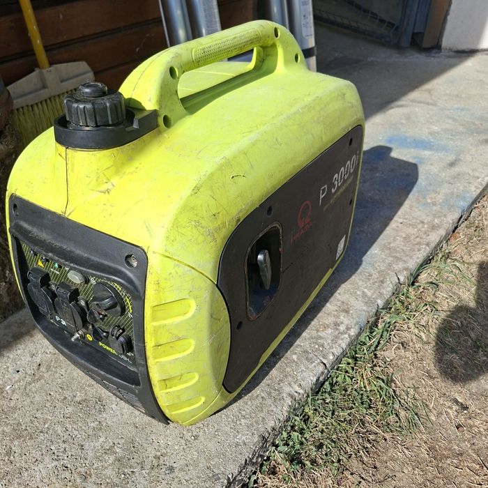 Invertor generator curent 3000i