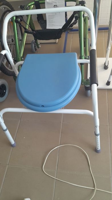 Кресло туалет или туалетный стул