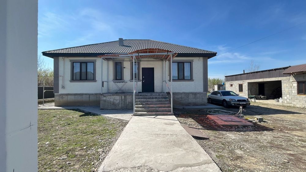 Продаю добротный дом