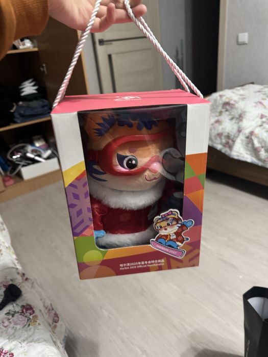 Мягкая игрушка символ зимних игр в Китае