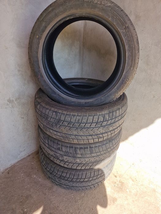 Set 4 Anvelope Iarna 215/50R17 indice aderență - A