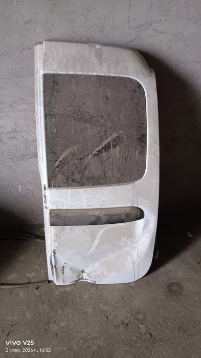 Ларгус Лада багажные двери. Авариний двери