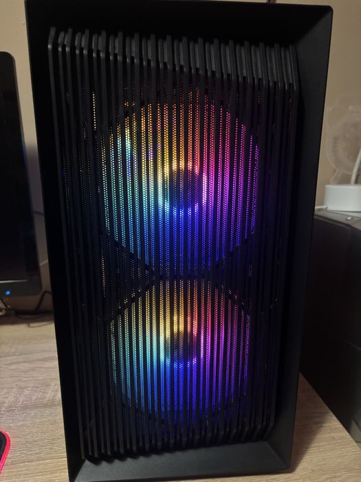 “Гейминг компютър RX 580 / 16GB RAM / SSD”