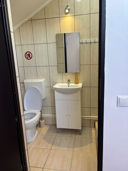 Inchiriez camera cu baie proprie în regim hotelier