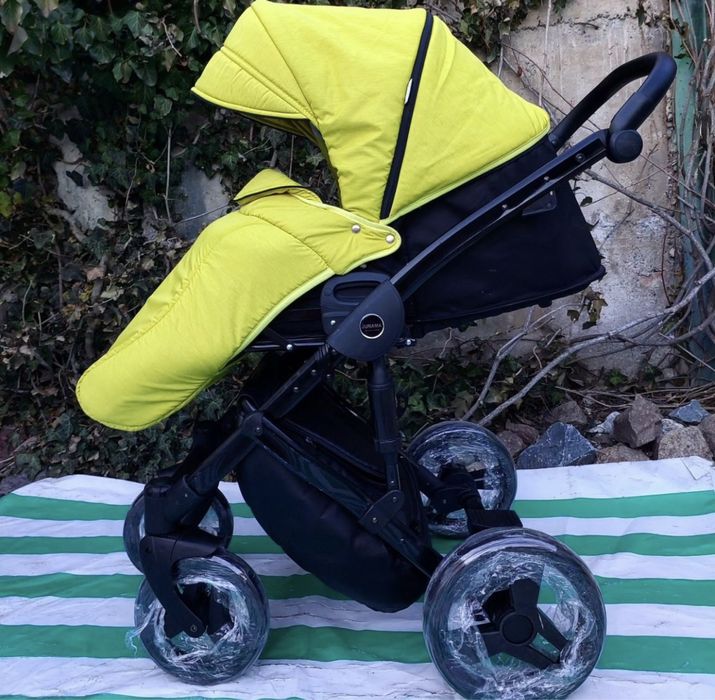 Коляска деткая с люлькой