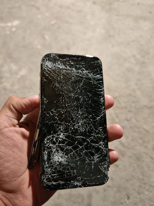 iPhone 11 pro на запчасти
