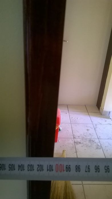 Плъзгаща врата подходящ за преграждане на различни температури разлики