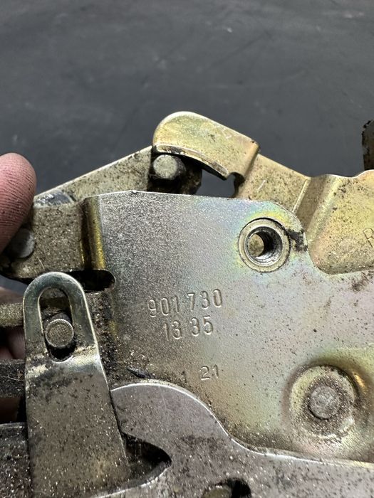 Broasca usa culisanta Mercedes sprinter Vw LT 9017301335