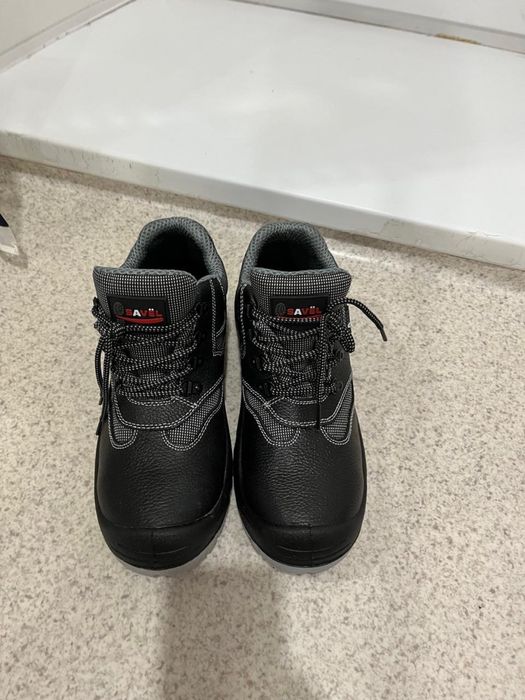 Продам спец обувь 43 р