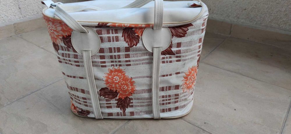 Продавам употребявана хладилна чанта