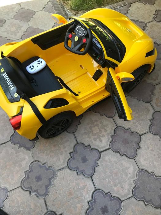 Детский автомобиль Ferrari
