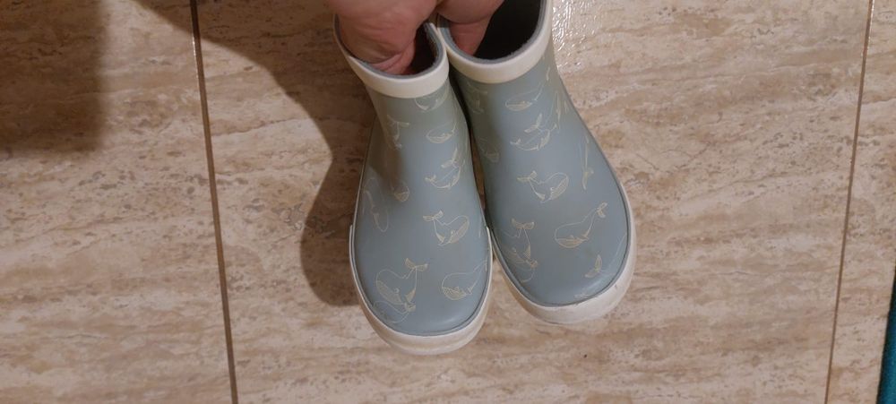 Vand cizmulite baietel h&m marimea 24