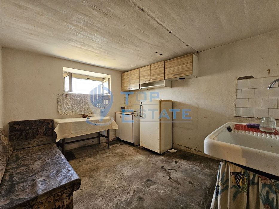 Здрава тухлена къща с три спални в село Копривец, област Русе