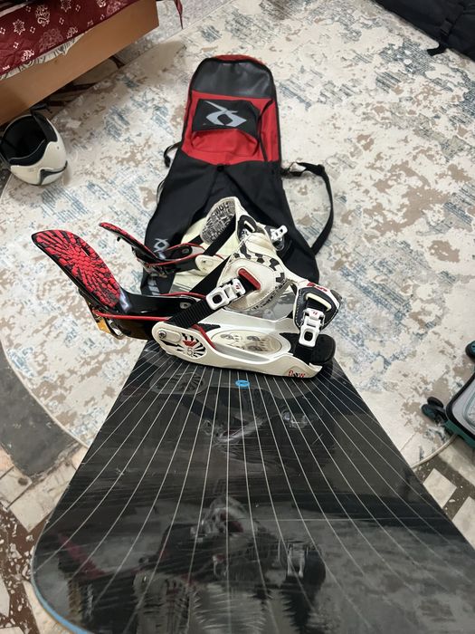 Сноуборд Rossingol с креплениями Flow и чехол Volki