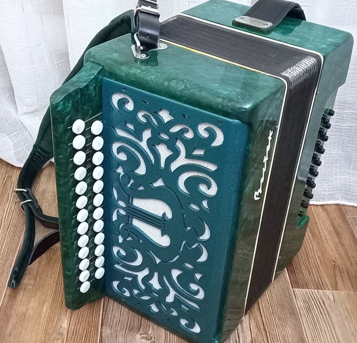 Гармонь " Восток", соль мажор.