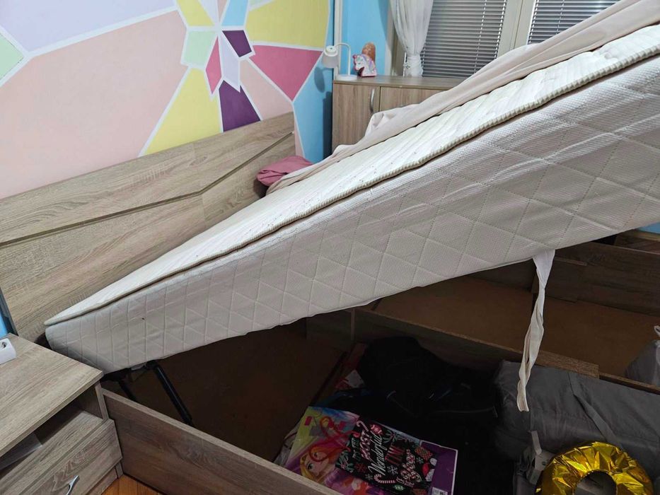 Легло 160/200 с матрак и повдигащ механизъм