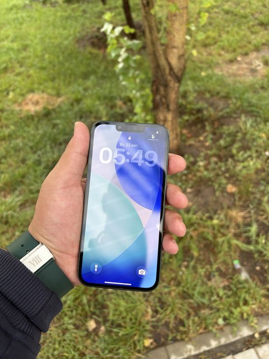 Продам Iphone 13