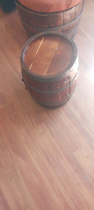 Мини бар от реставрирана дъбова  бъчва  уникална изработка  и стил  ..