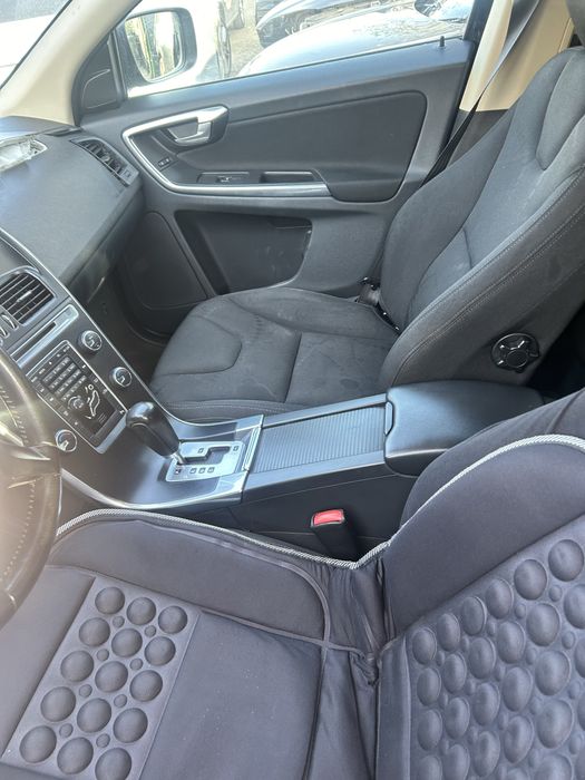 Fuzetă dreapta față Volvo XC 60 2.4 D 2012