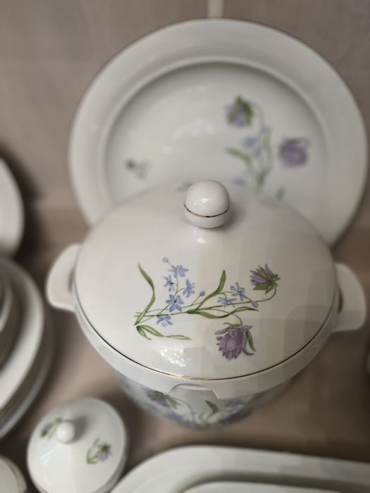 Сервиз столовый продам