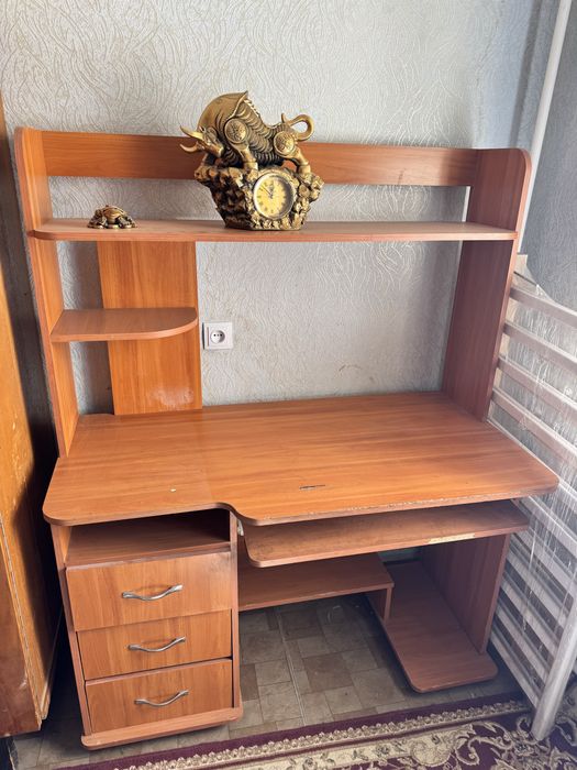 Продаю компьютерный стол