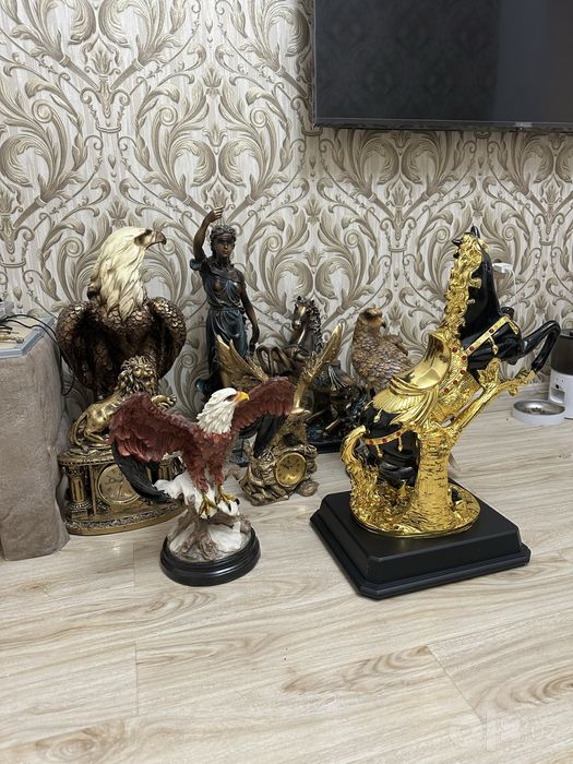 Сувениры разные продаются