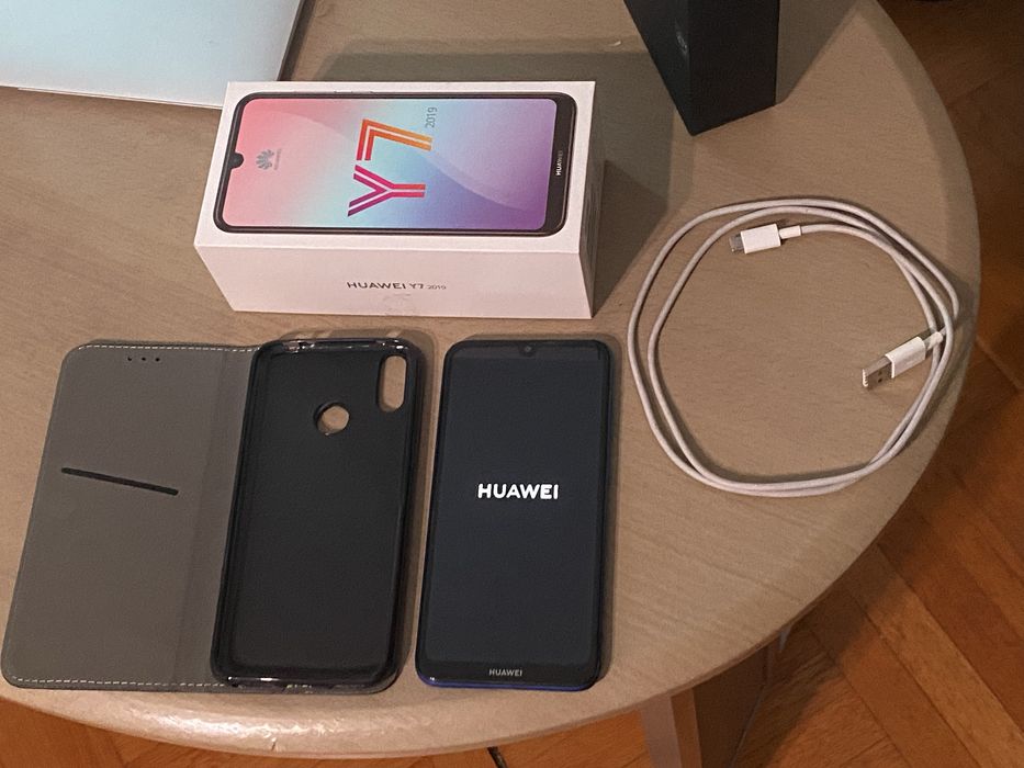 Смартфон Huawei Y7 2019 - син