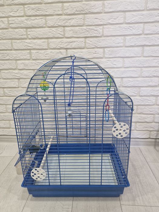 Продам большую клетку для попугаев
