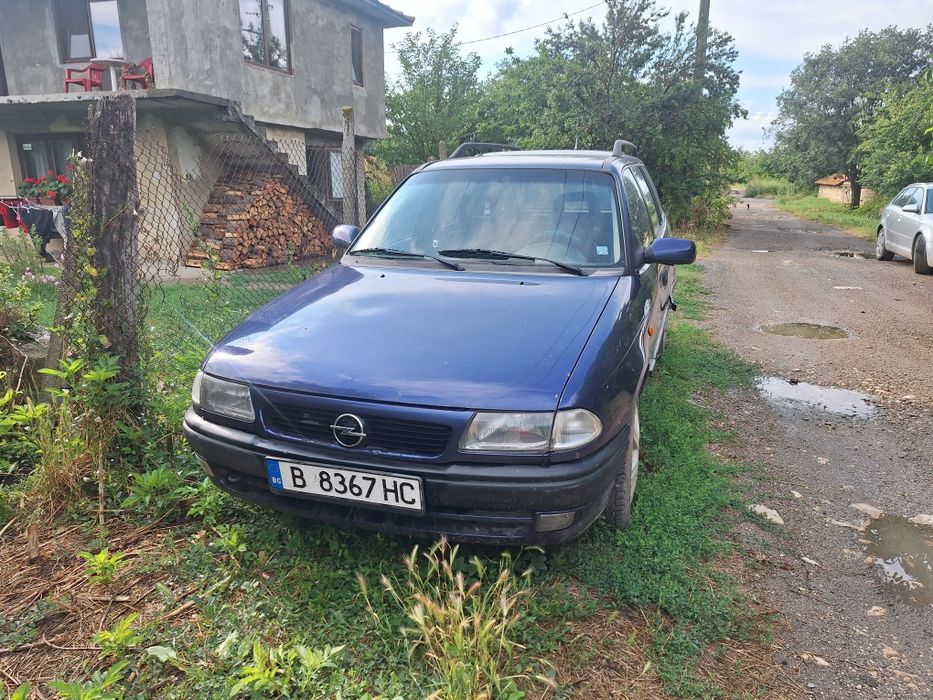 Продавам Опел Астра