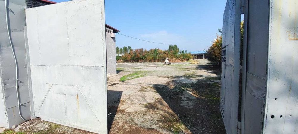 Продаётся земельный участок с постройкой