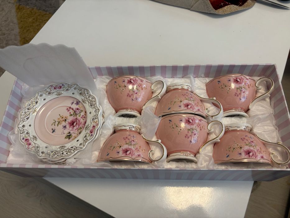 Порцеланов сервиз с чаши и чинийки НЕИЗПОЛЗВАН!!