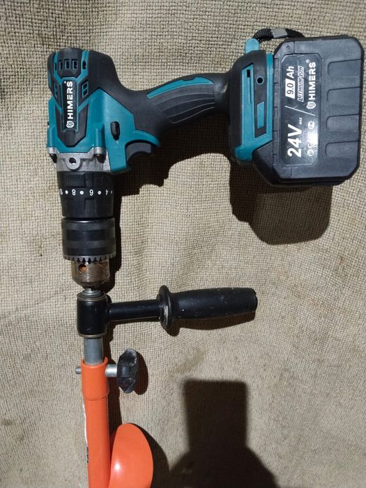 Шуруповёрт со шнеком и камера