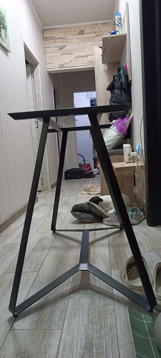 Метална стойка за маса