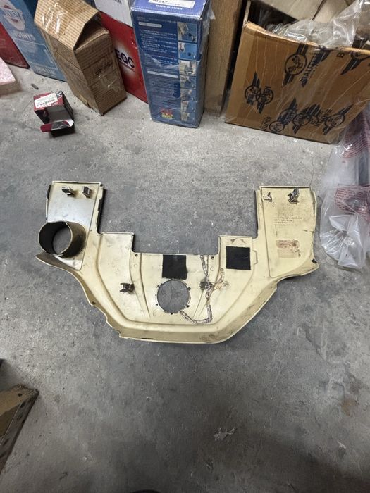 Крышка двигателя мерседес 211 5.5 компрессор