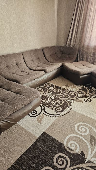 Отдам Диван бесплатно.  . Раскалывается. Самовывоз.