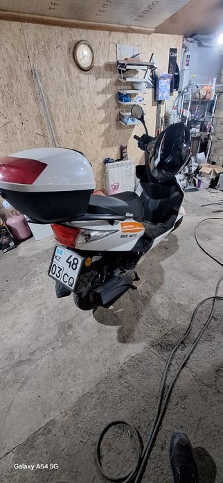 Продам скутор 125куб с доками