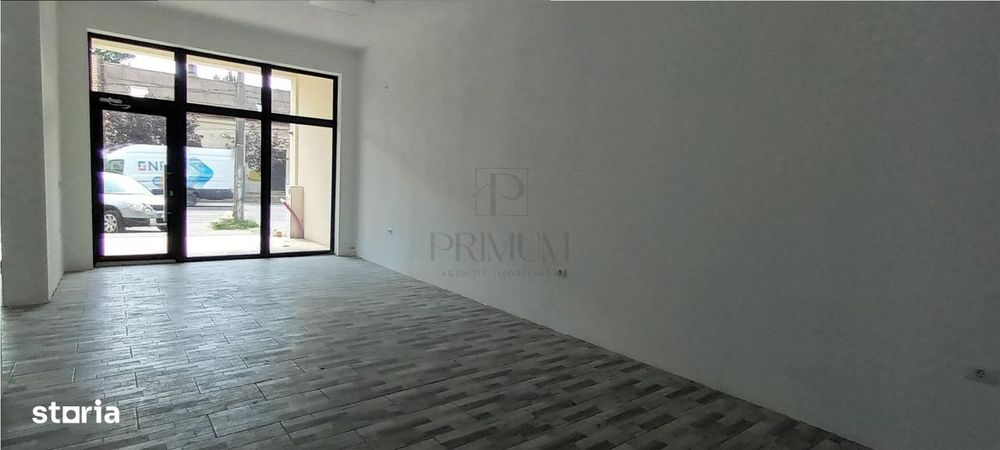 Spatiu Comercial cu 3 usi din sticla si vitrine mari - Elisabetin